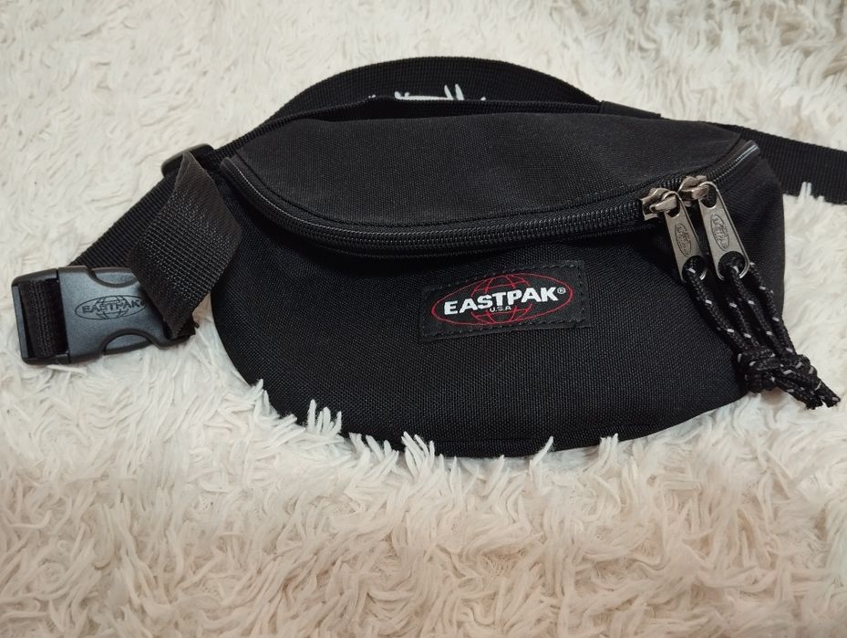 Продам поясную сумку Eastpak