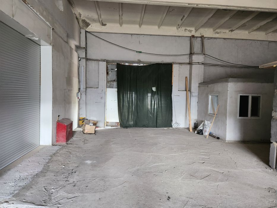 Продаю базу,  очень большая в центре города