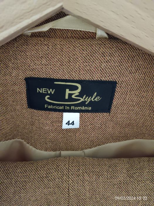 Vând costum damă deux-pieces maro/muștar