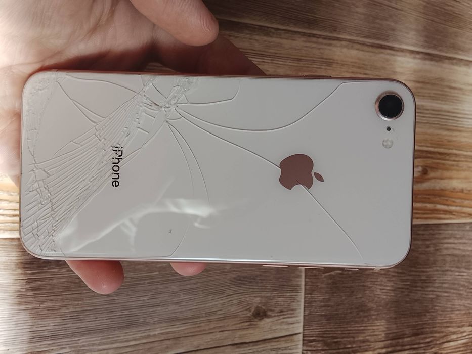 Айфон 8 64 гигов