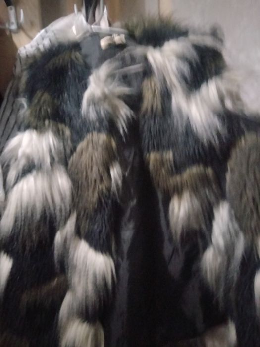 Безрукавка искусственный мех 46-48 с карманами ,цена символическая