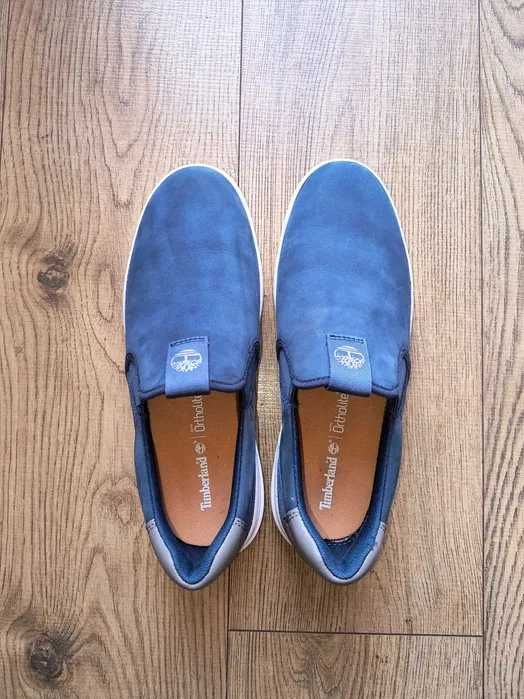 Vand doua perechi de pantofi barbatesti