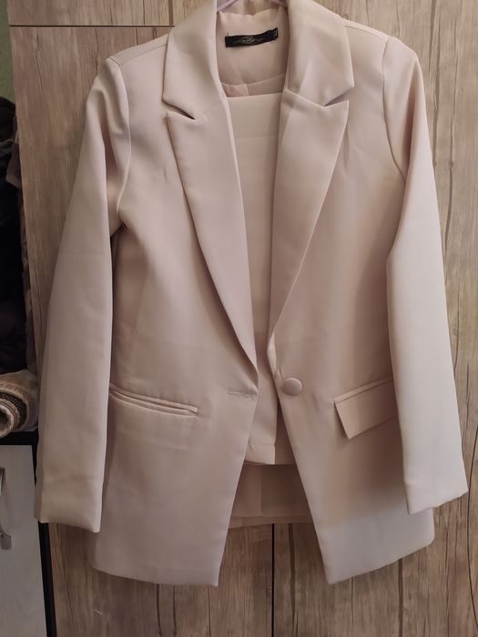 Kastyum shim ayollar uchun