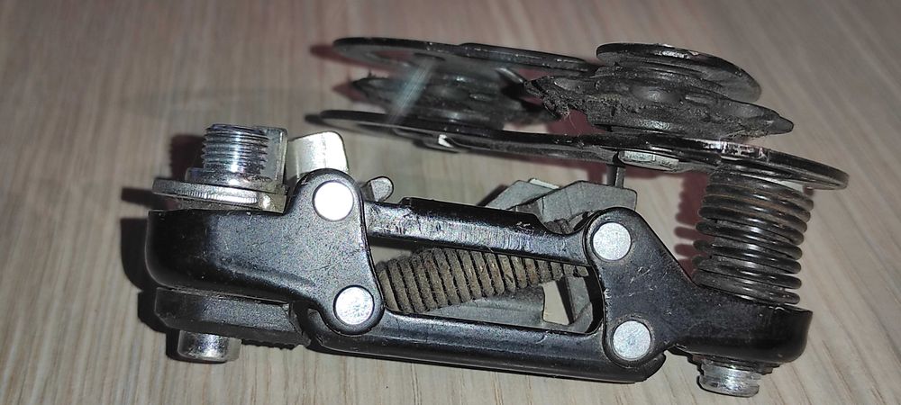 schimbator pt. pinioane bicicleta SUNRACE M2T pt. 6-7 pinioane patina mica pret 40 ron ( lipsa un surub pt. reglaj ( unde intra
