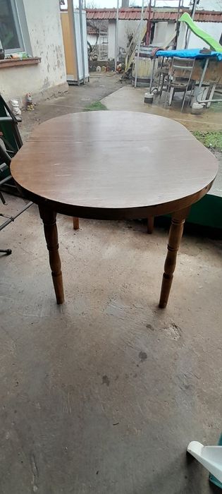 Трапезна маса ръзгаваема