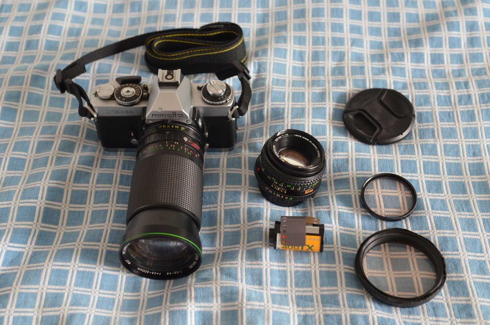 Kit Minolta XD11 aparat foto film + 50mm f1.7 + 35-200mm MACRO + rola film + filtre sky