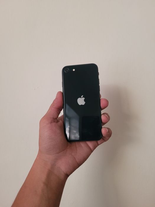 Продам Iphone se 2022 64gb