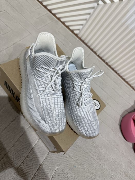 Абсолютно новые кроссовки