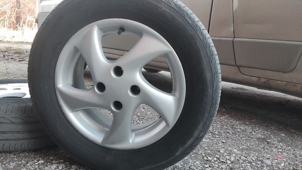 Оригинални алумиеви джанти с гуми за ситроен ц4, пежо