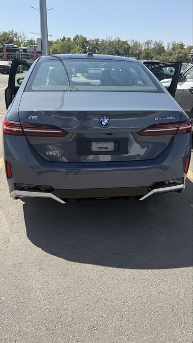 BMW i5 35L 2024 yil dop opsiya