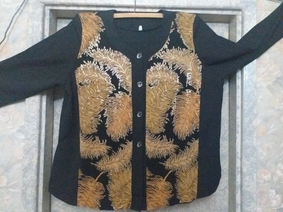 Продаётся женский костюм двойка, очень красивый