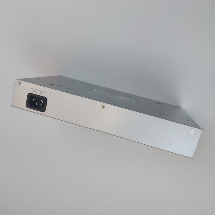 Switch 10/100 24 портовый. Zyxel.