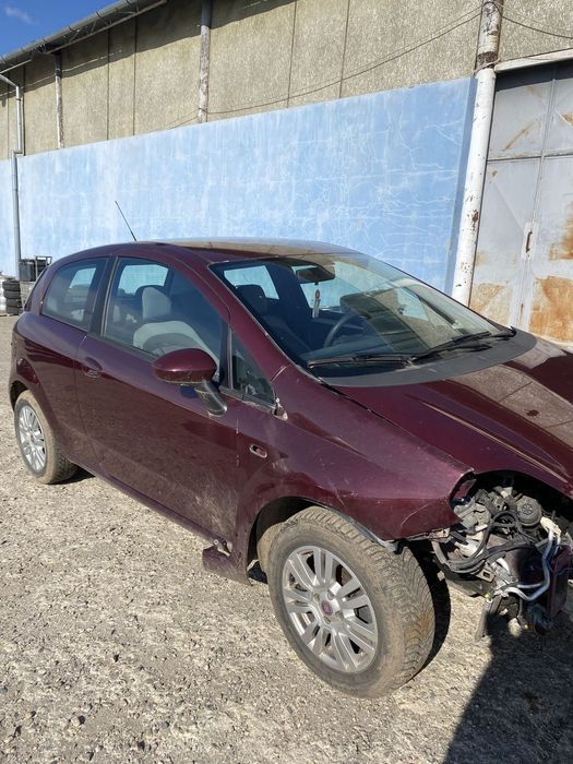Dezmembrez piese Fiat Grande Punto 2011