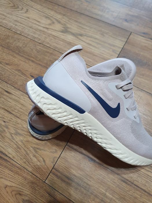 Vând nike epic react