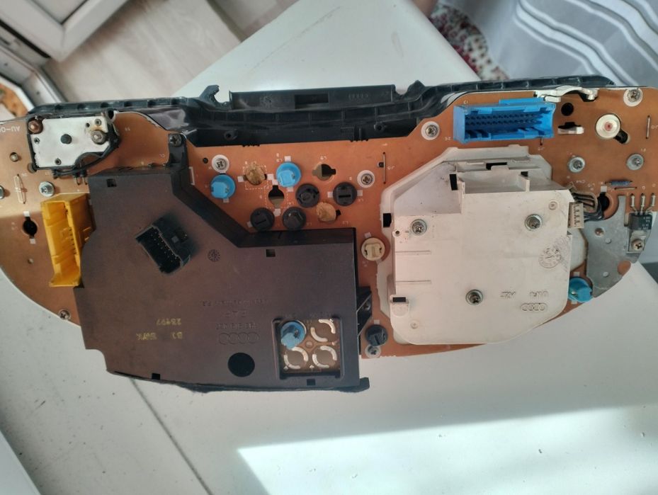 Ауди 80 б4, фонарь, крыло, трамблёр,руль