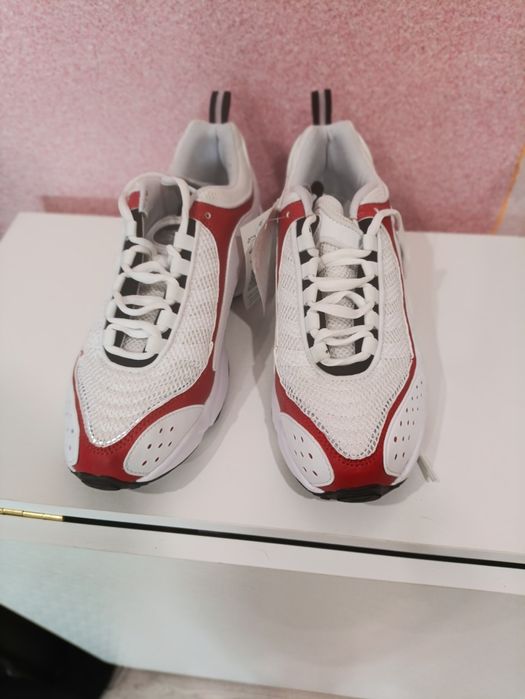 Продам срочно  обувь.