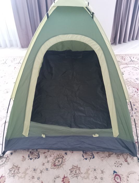 Палатка двухместная продам.