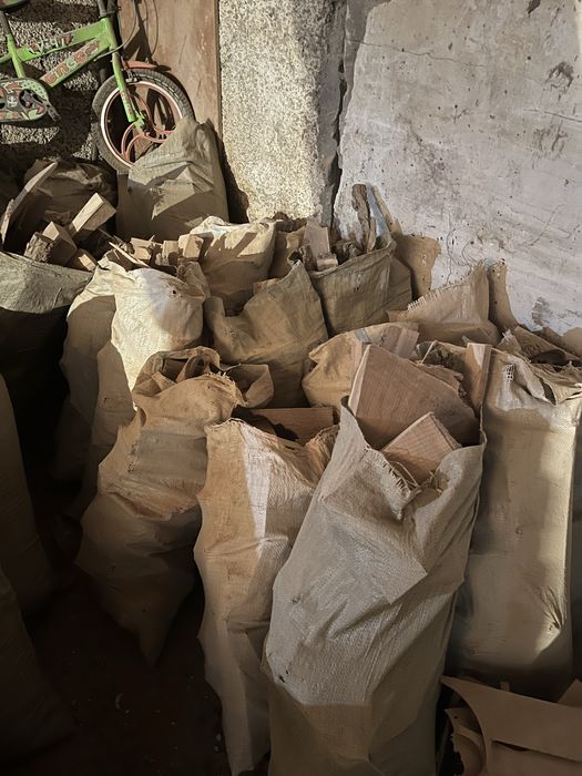 Опилка наличи и обрезки дерево