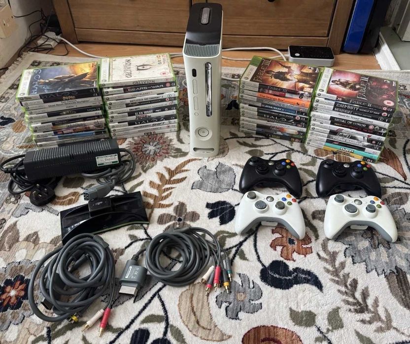 Конзола Геймърска Xbox 360 Elite почти като Xbox one