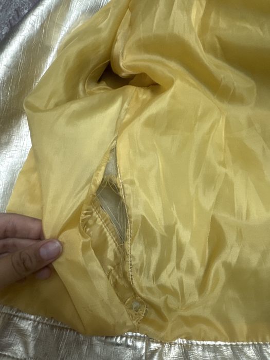 Джинсовка золотого цвета