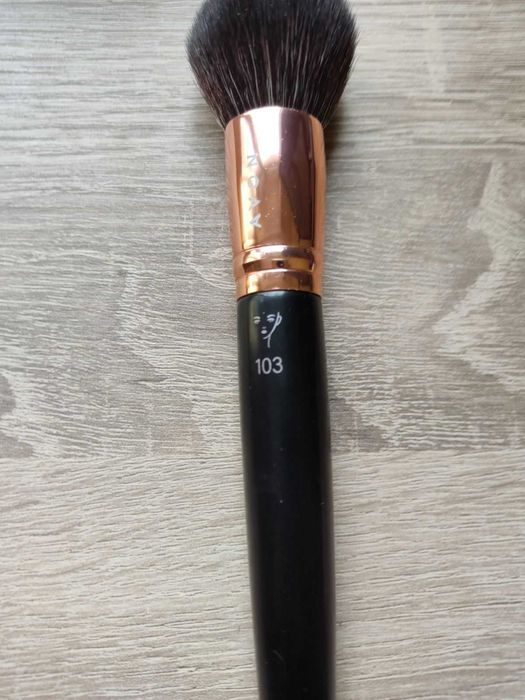 Различни четки за грим