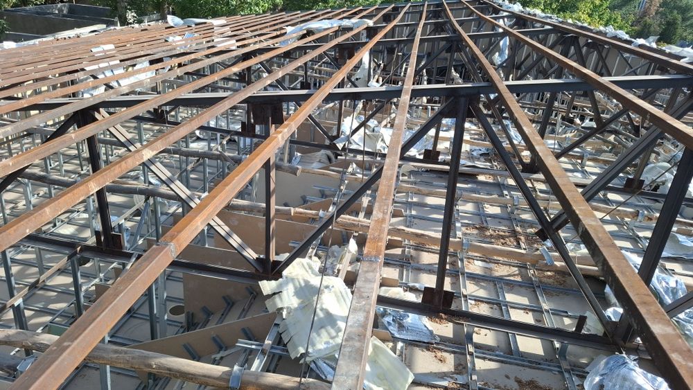 Ferma,  Metallakonstruktsiya  sotiladi, holat yaxshi.