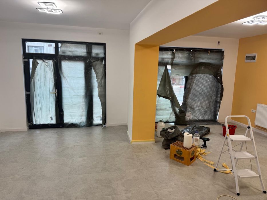 Vand/inchiriez spatiu  comercial