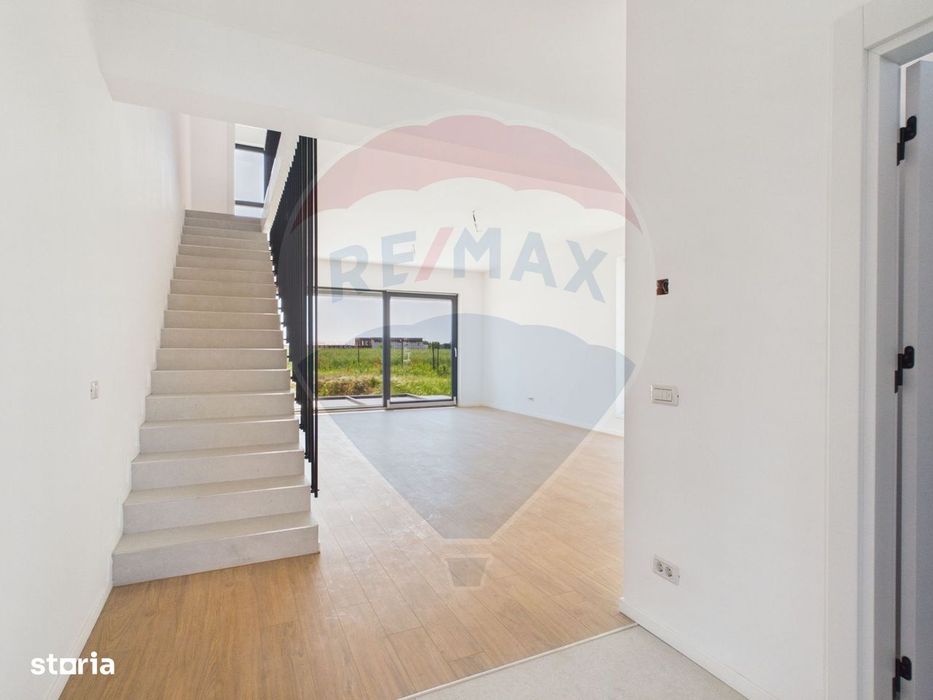 Casa tip duplex cu 4 camere de vânzare in Balotesti