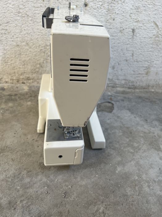 Masina de cucut Necchi 559 ( fără pedală, pentru piese/reparat)