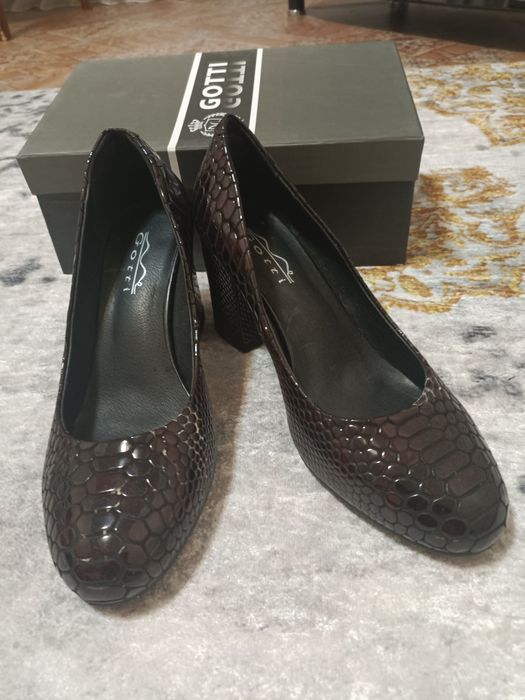 Продается обувь женская