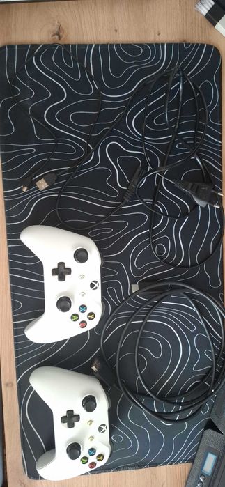 Xbox One S 1TB + 12 jocuri + 2 controllere + cablu alimentare + HDMI