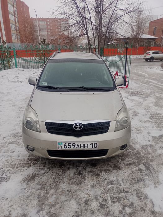 Продам toyota в хорошем состоянии раз бензин