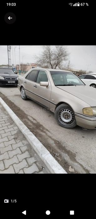 Автомобиль. Мерс