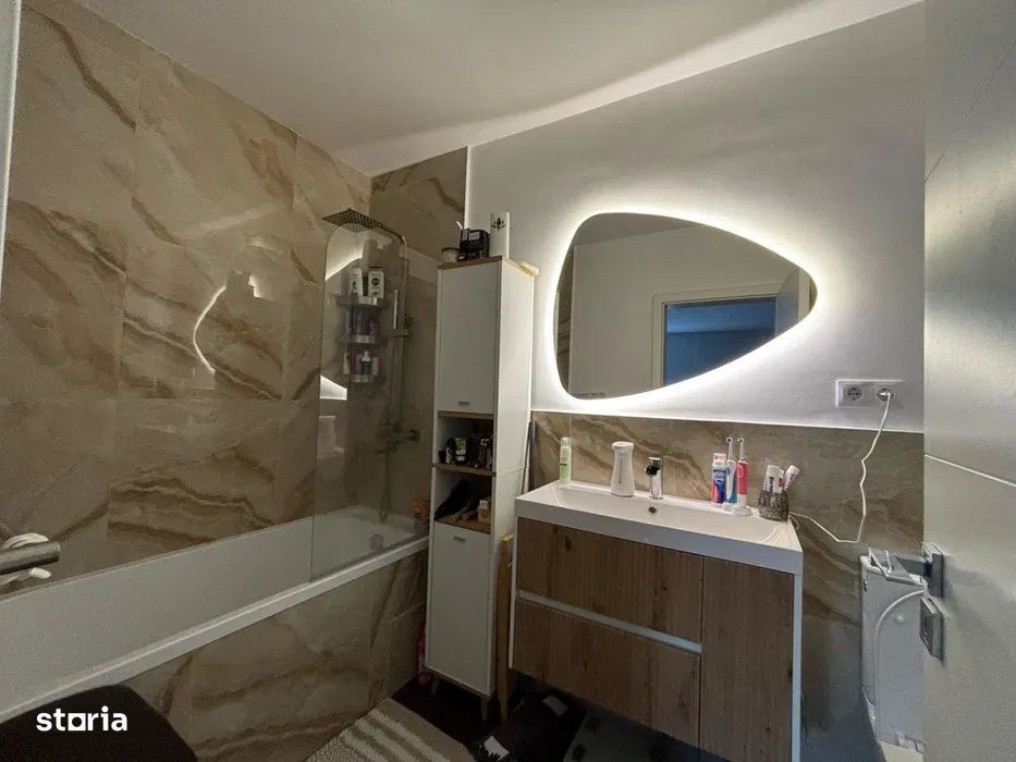 Apartament 3 camere de vanzare,zona Florilor