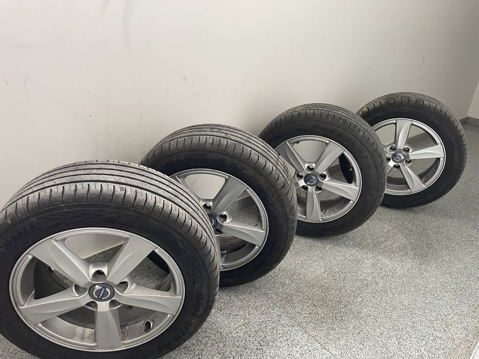 Гуми  Yokohama  215 55 16 с джанти Volvo 16 цола