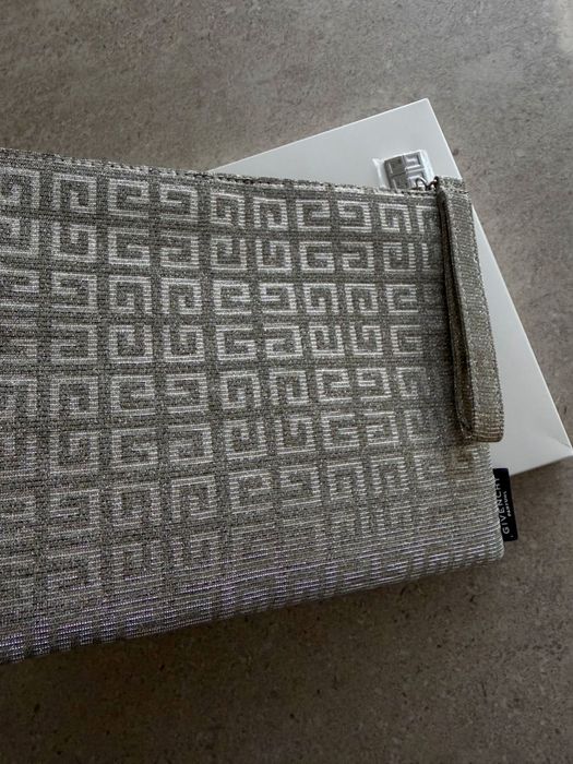 Givenchy Parfums дамски клъч