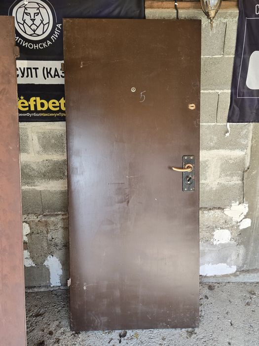 Метални масивни врати