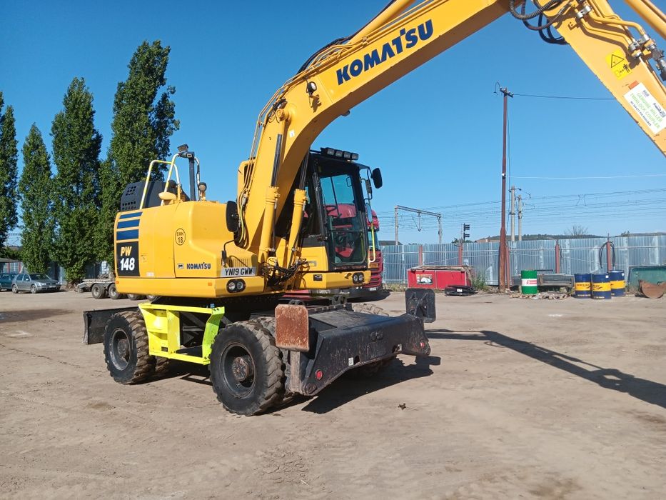 Vând sau schimb excavator komatsu PW 148