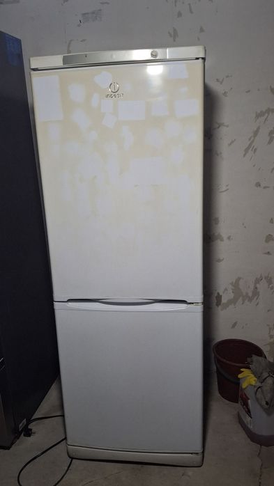Холодильник indesit
