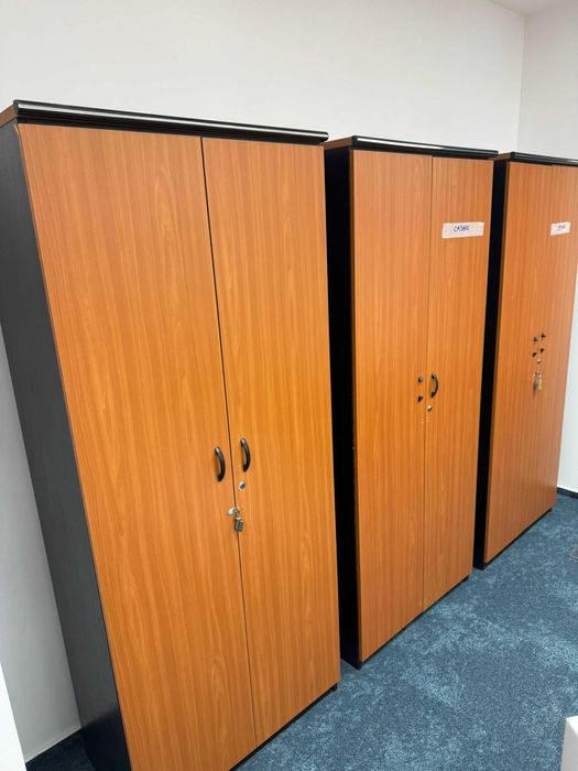 30 Buc. Dulap cu rafturi si usi ; Fiset Birou; Vestiar, diferite modele, pret 390 lei pt minim 10 buc.
