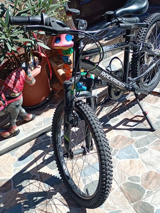 Vând bicicletă Rockrider MTB, roți 26", în stare foarte bună și funcțională.