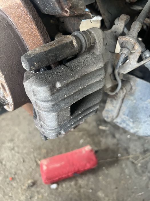 Etrier etriere spate vw golf 6