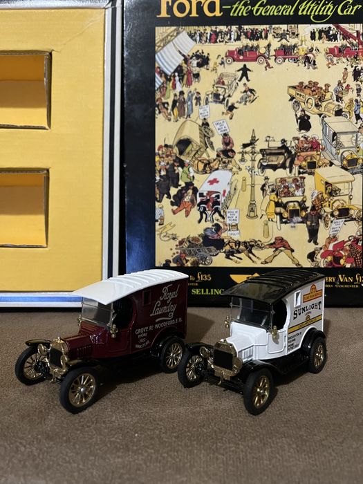 модели на микробуси Ford - колекционерско издание (комплект от 2)