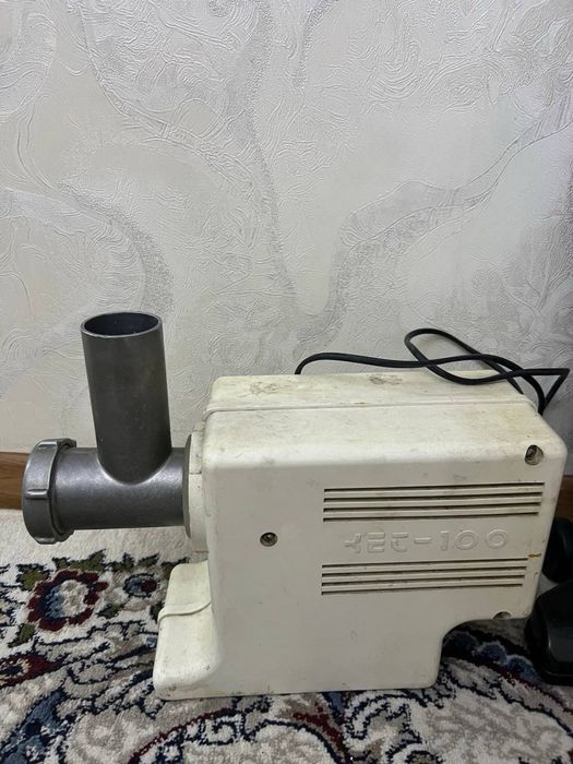 Продается электромясорубка