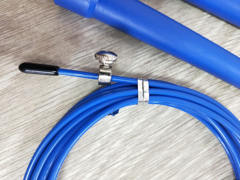 Продам скоростную скакалку.