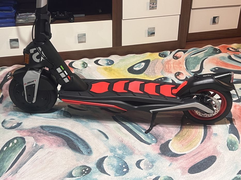 Vand trotineta electrica Aprilia sr1