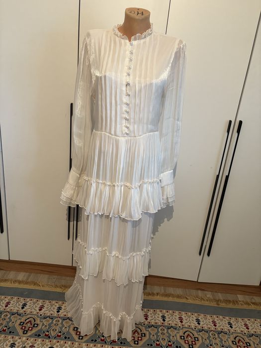 Қазақша көйлектер сатылады