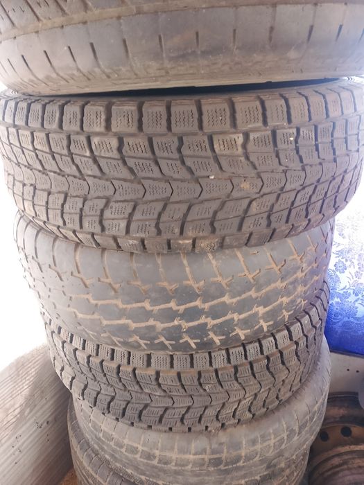 Шины 2 зимние липучка 5летних