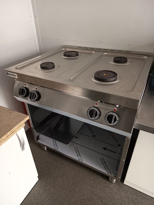 Inchriez rulota fast food cu toate autorizatiile pentru functionare