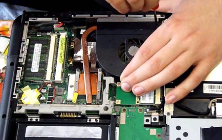 Ремонт ноутбуков, компьютеров чистка от пыли и замена термопасты